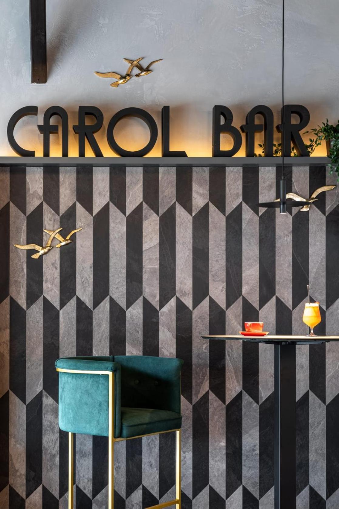 Hotel Carol - ヴァトラ・ドルネイ エクステリア 写真
