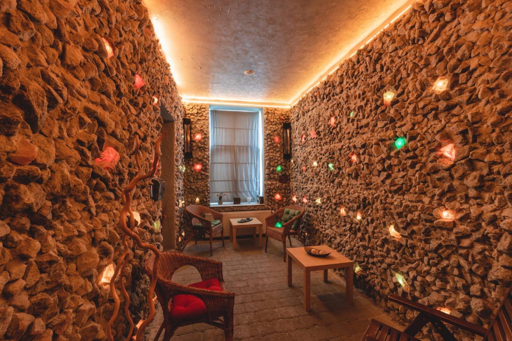 Hotel Carol - ヴァトラ・ドルネイ エクステリア 写真